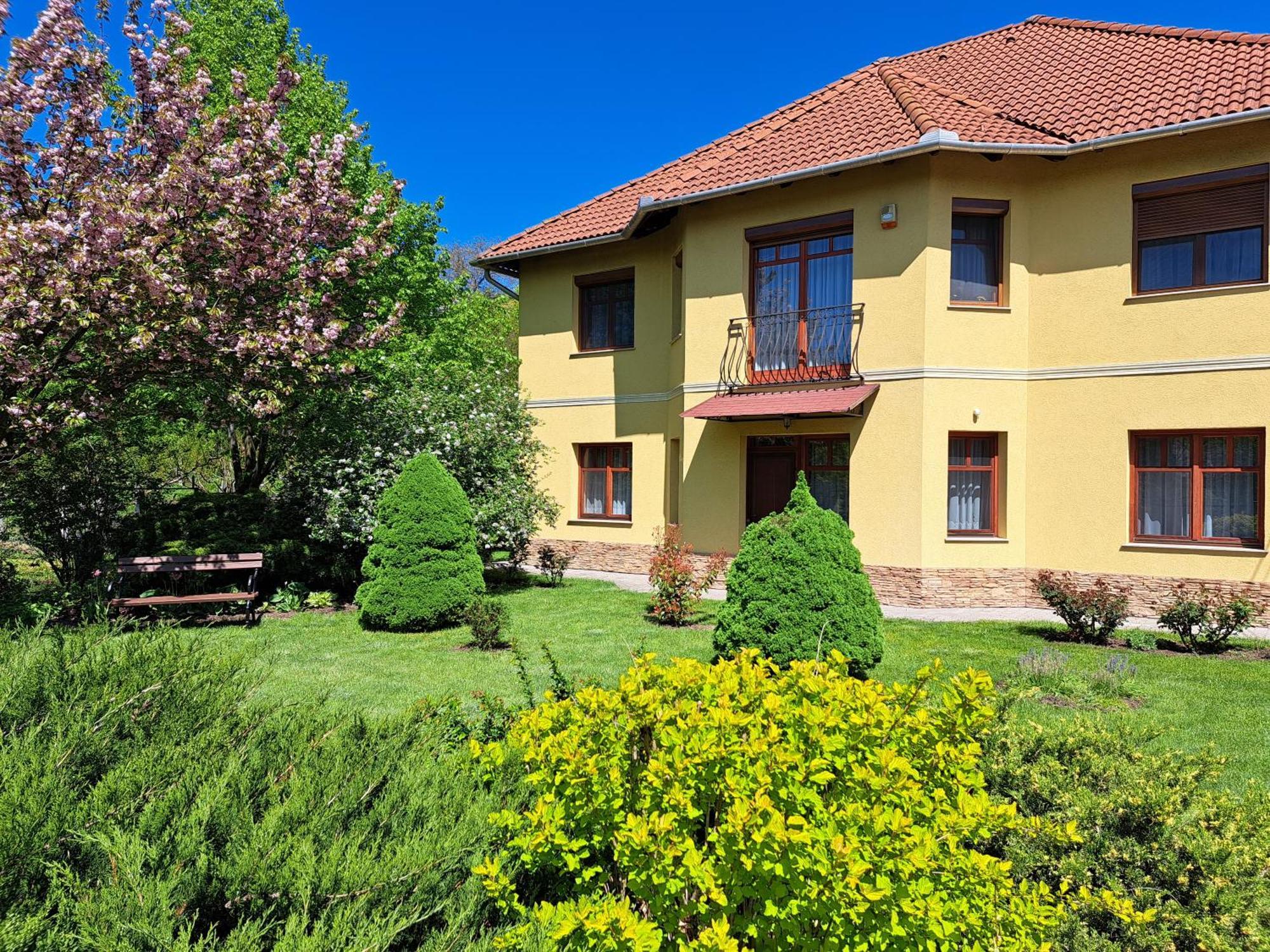 Voelgy Apartman Eger Exterior foto